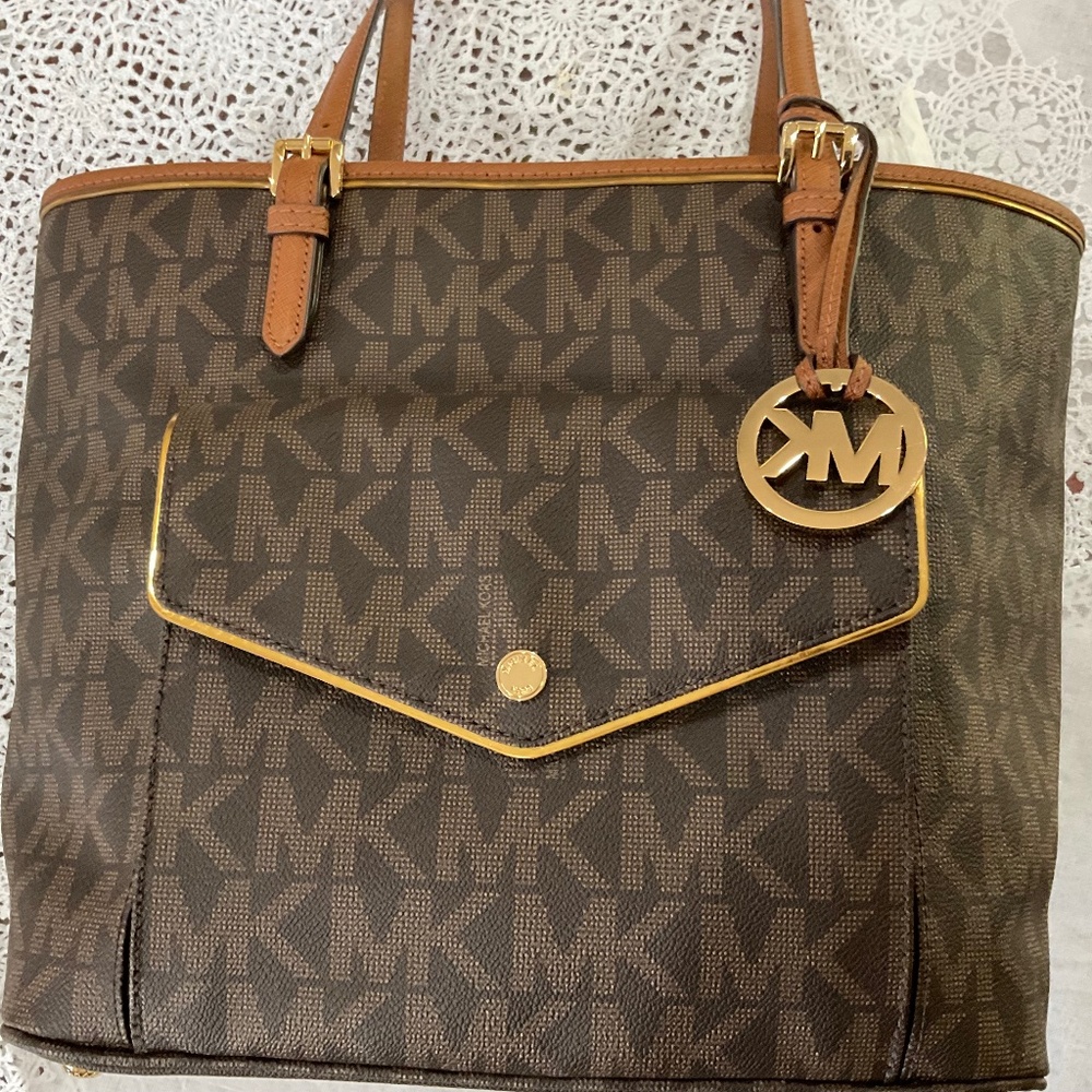Michael Kors Specchio Jet Set Large Pocket Multifunction Tote